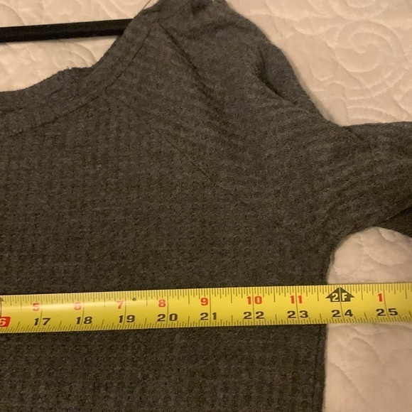 Torrid Gray Off One Shoulder Blouse Size 2 - Picture 7 of 8